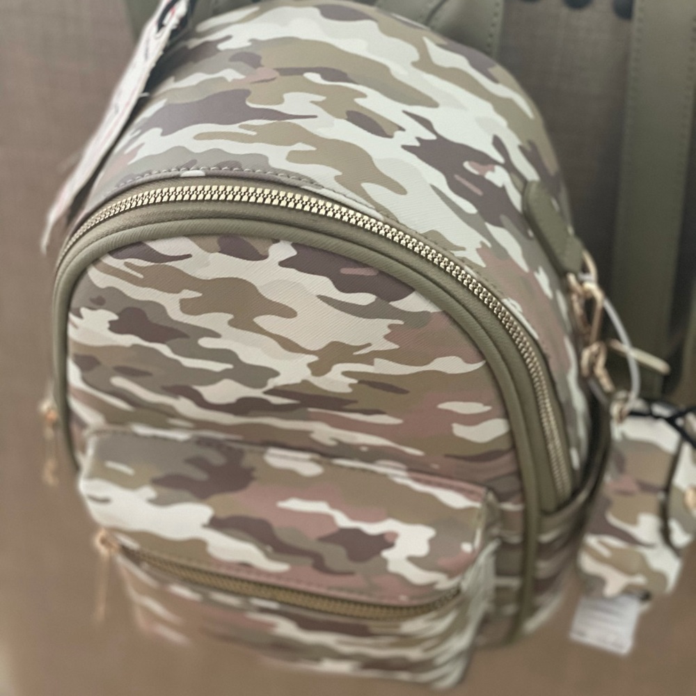 Mini backpack 🤗with detachable hand sanitizer🙏🏻
